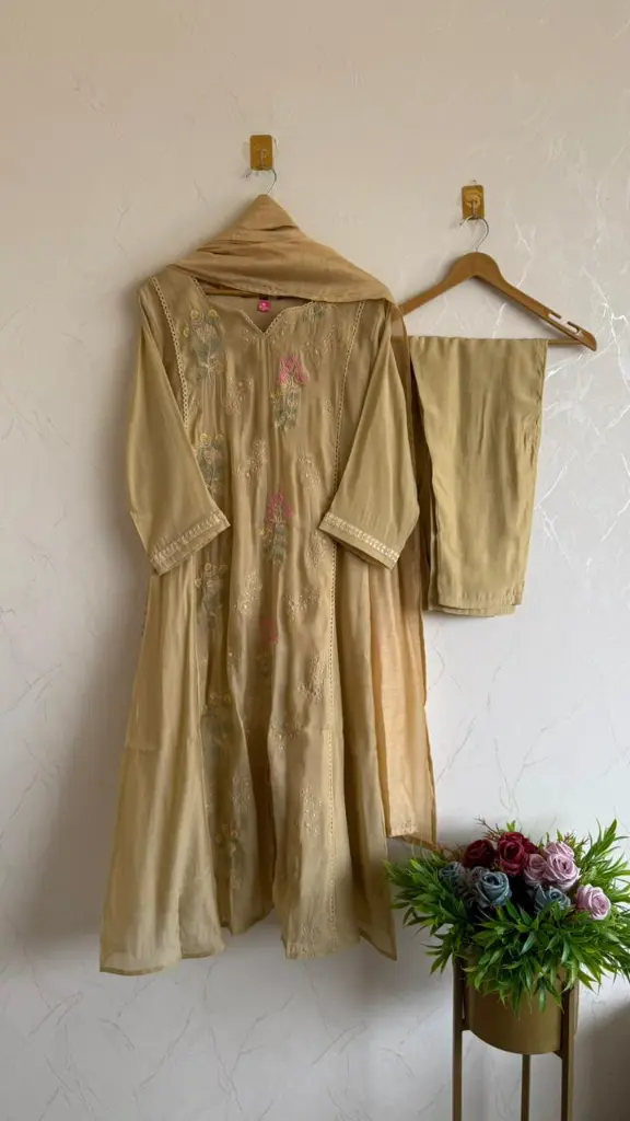 sn3526-beige.webp